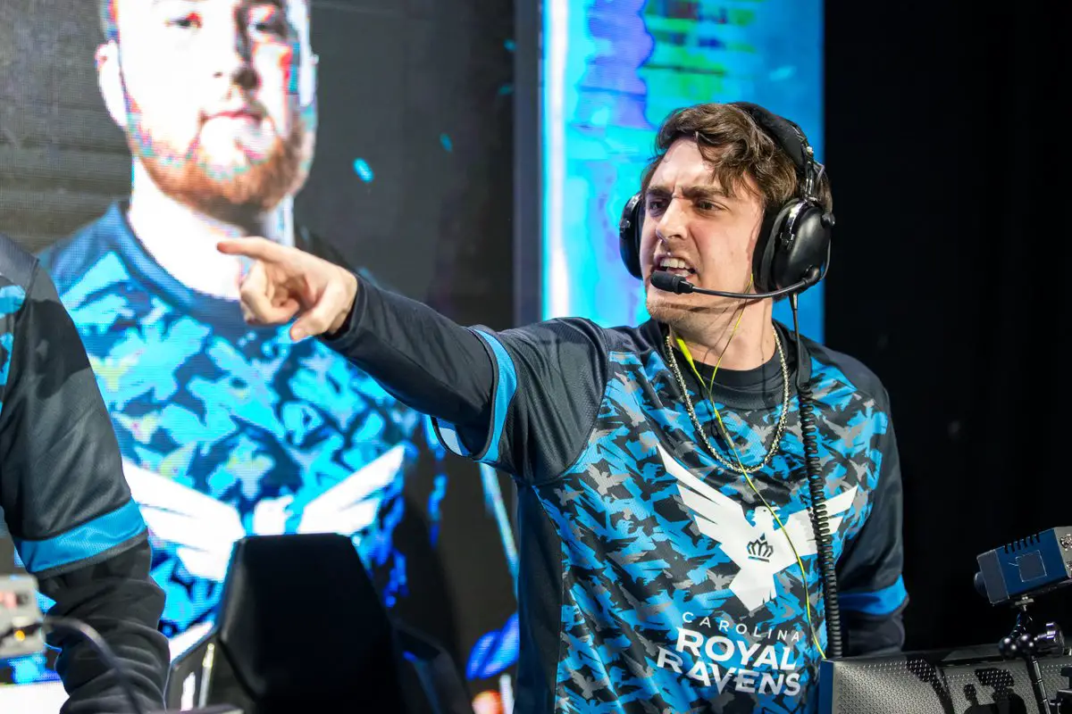 Clayster dit qu'il est « peut-être temps » alors qu'il est abandonné par les Royal Ravens