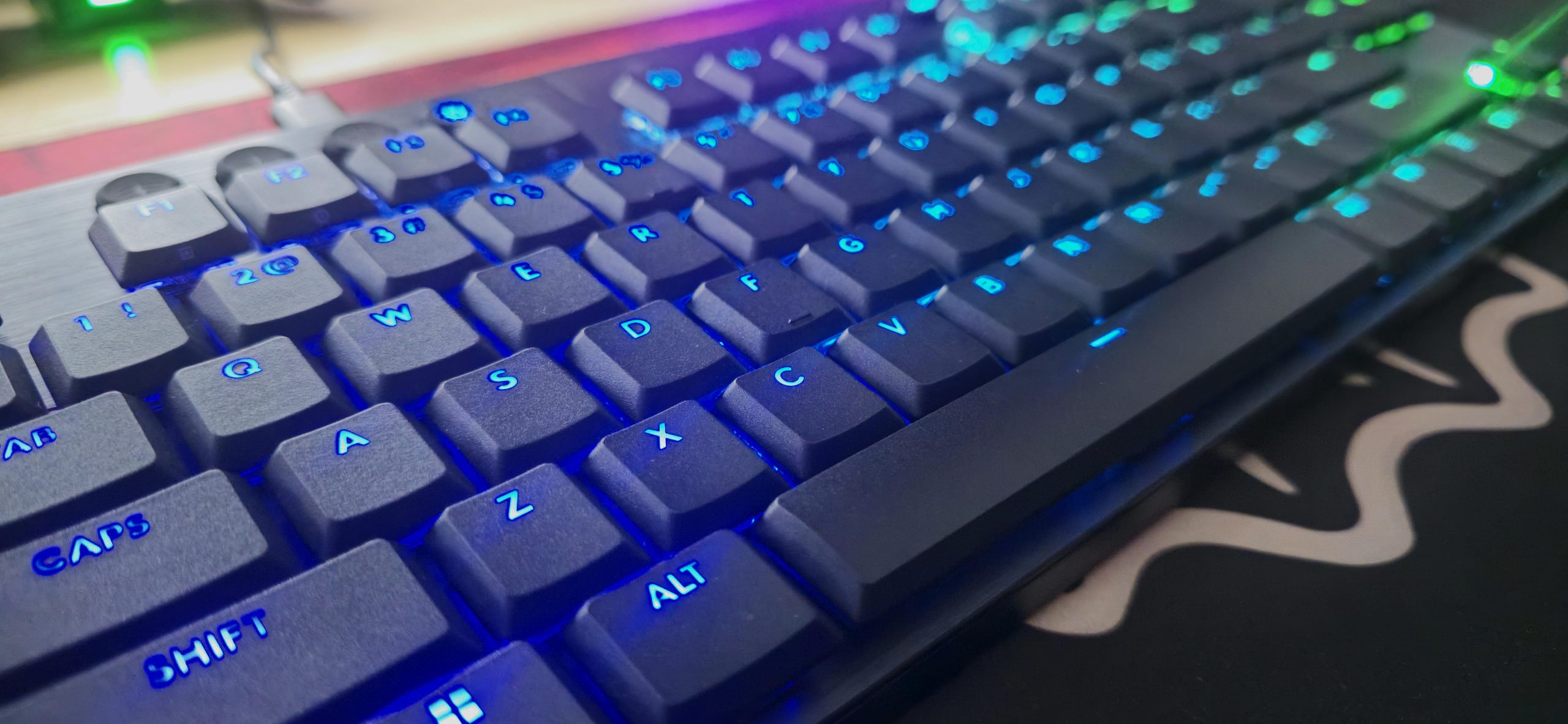 Examen du G915 X Lightspeed TKL : une centrale polyvalente avec un profil haut de gamme