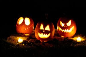 Spooky Halloween Date Ideas & Activities for Couples 2025