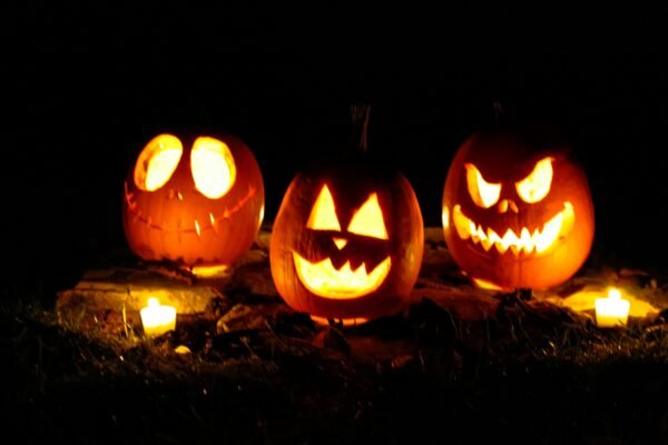 Spooky Halloween Date Ideas & Activities for Couples 2025