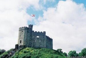 Visas, Healthcare & Housing (Oh My!): Things to Consider Before a US-UK Move